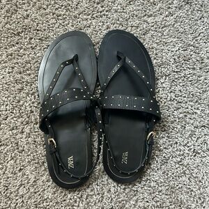 Zara - Studded Flat Leather Sandals - Size 8 (EU 39) - color: black/gold